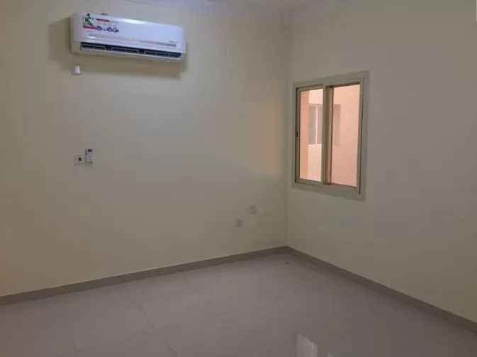 Wohn Klaar eigendom 2 Schlafzimmer U/F Wohnung  zu vermieten in Al Sadd , Doha #12356 - 1  image 